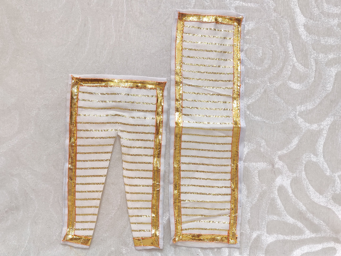 Medium Size Zari Chira Odhani Vastra