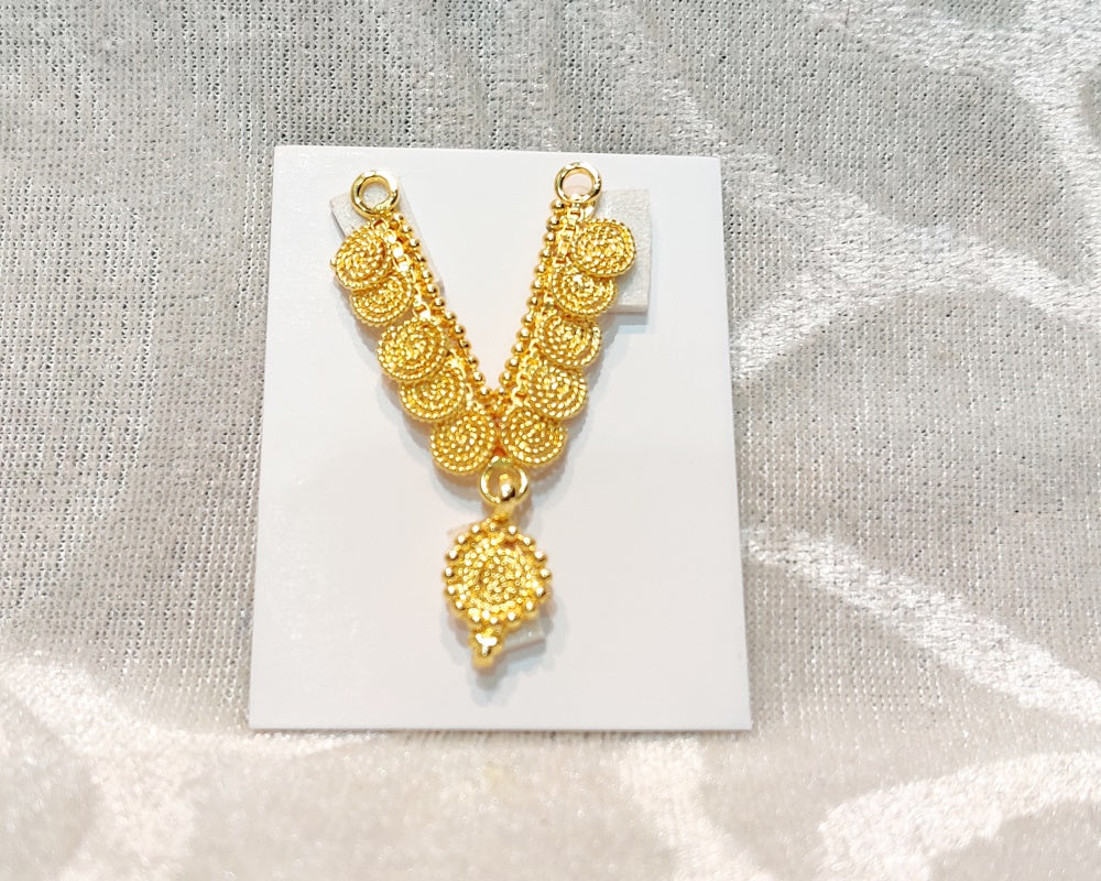 Golden Imitation Malaji, Medium