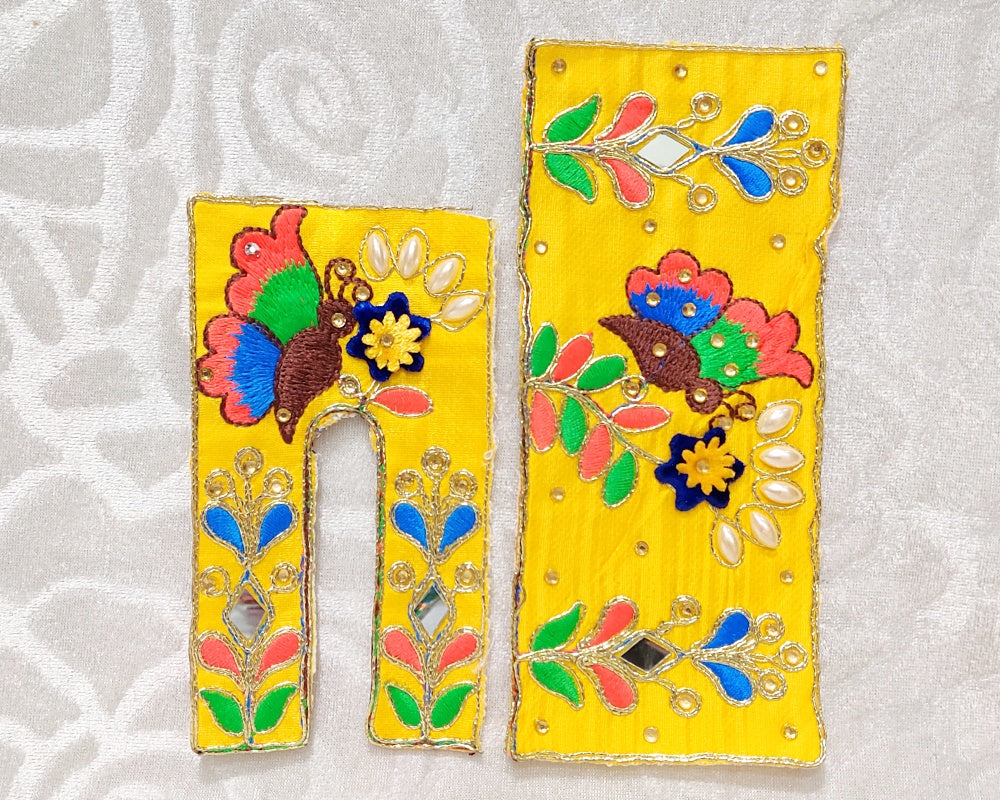 Medium Size Zari Chira Odhni Vastra