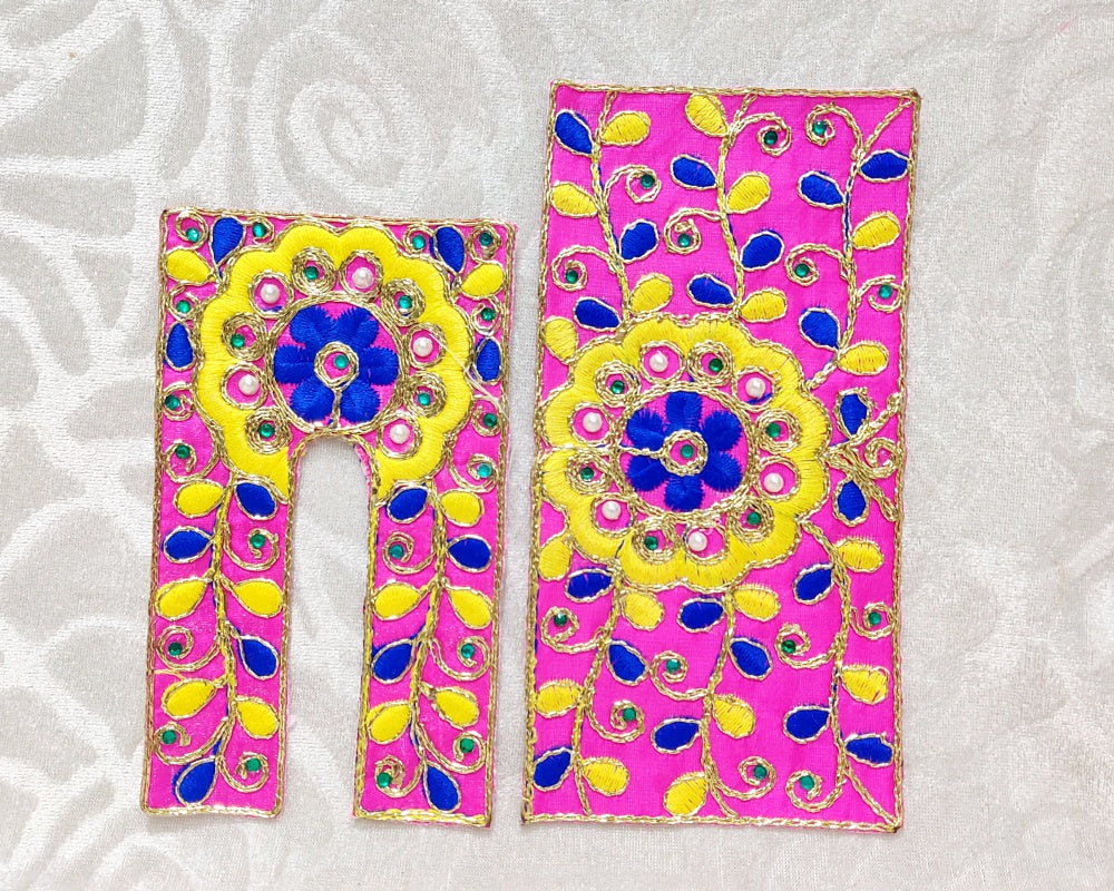 Medium Size Zari Chira Odhni Vastra