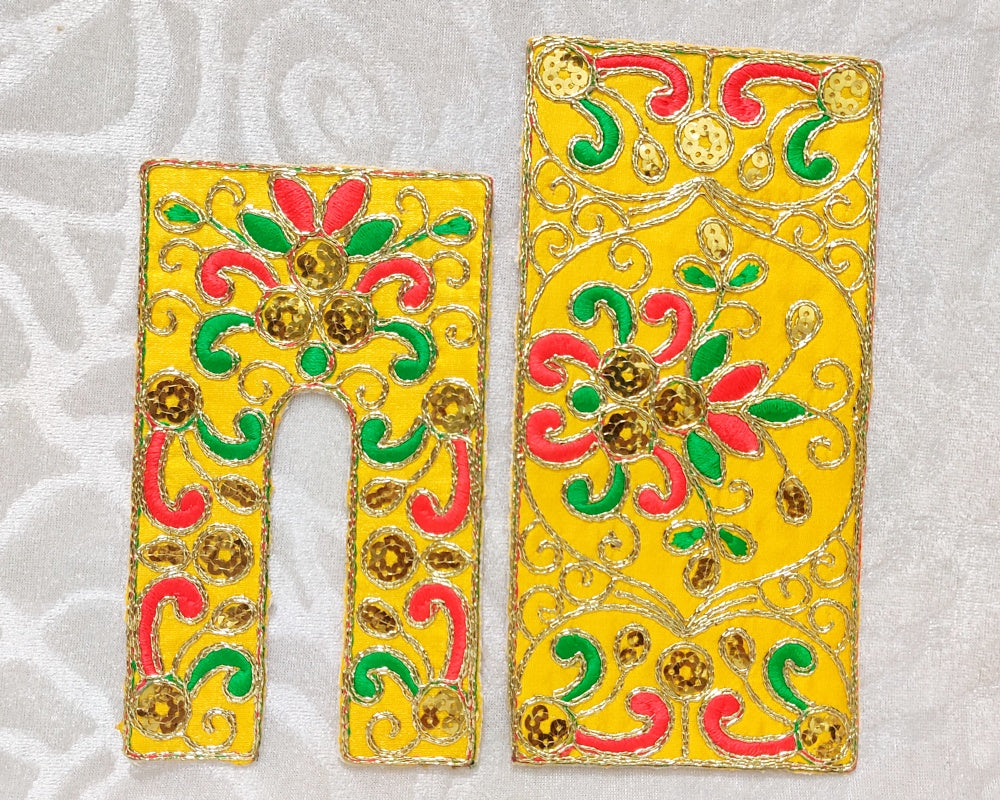 Medium Size Zari Chira Odhni Vastra