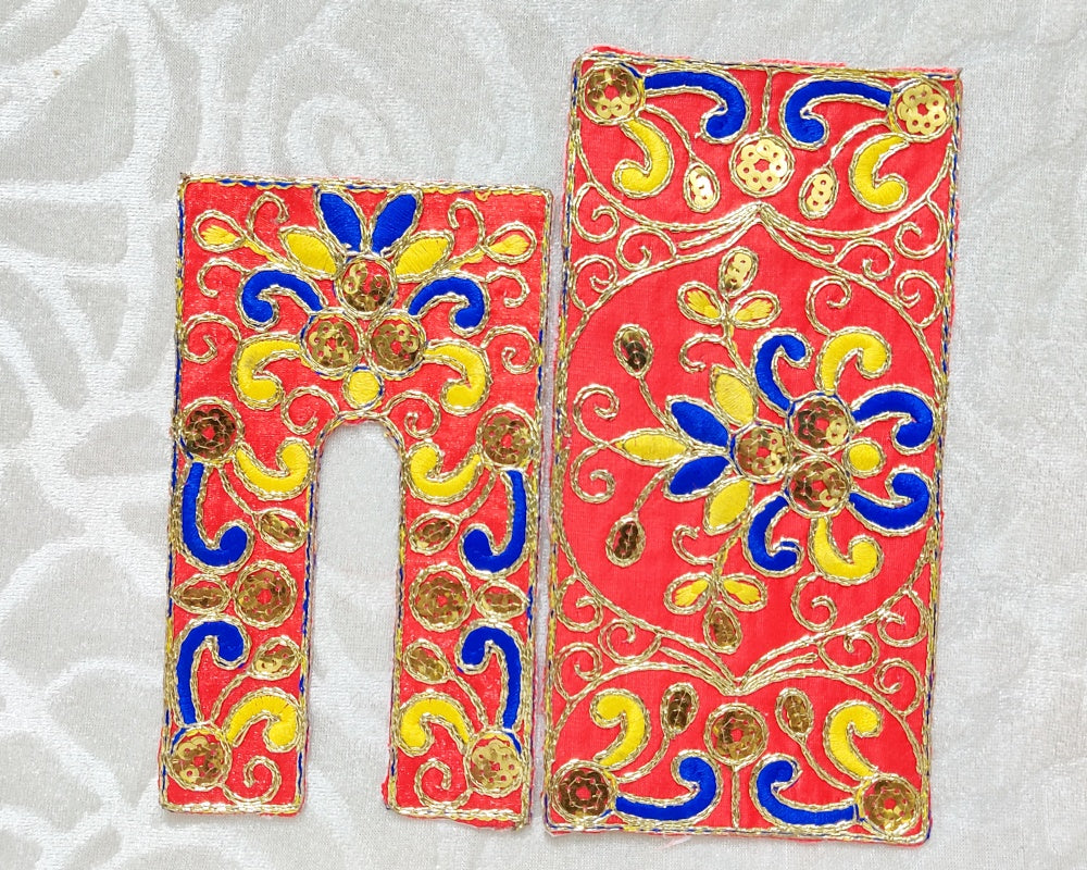 Medium Size Zari Chira Odhni Vastra