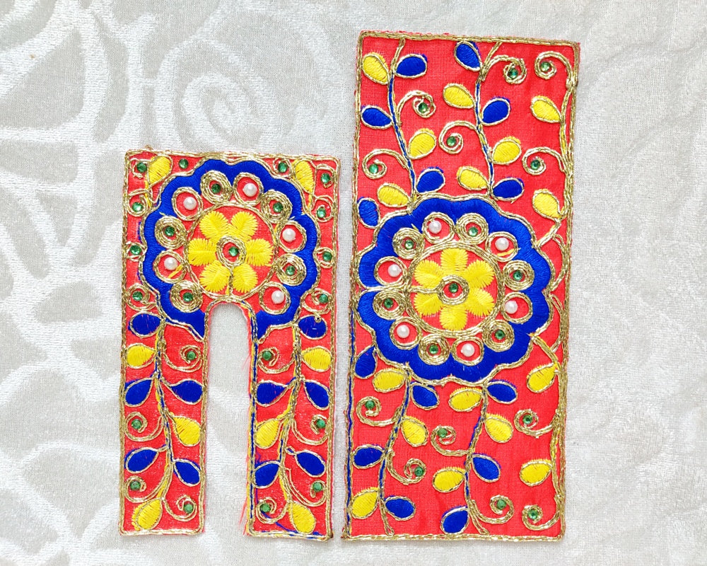 Medium Size Zari Chira Odhni Vastra