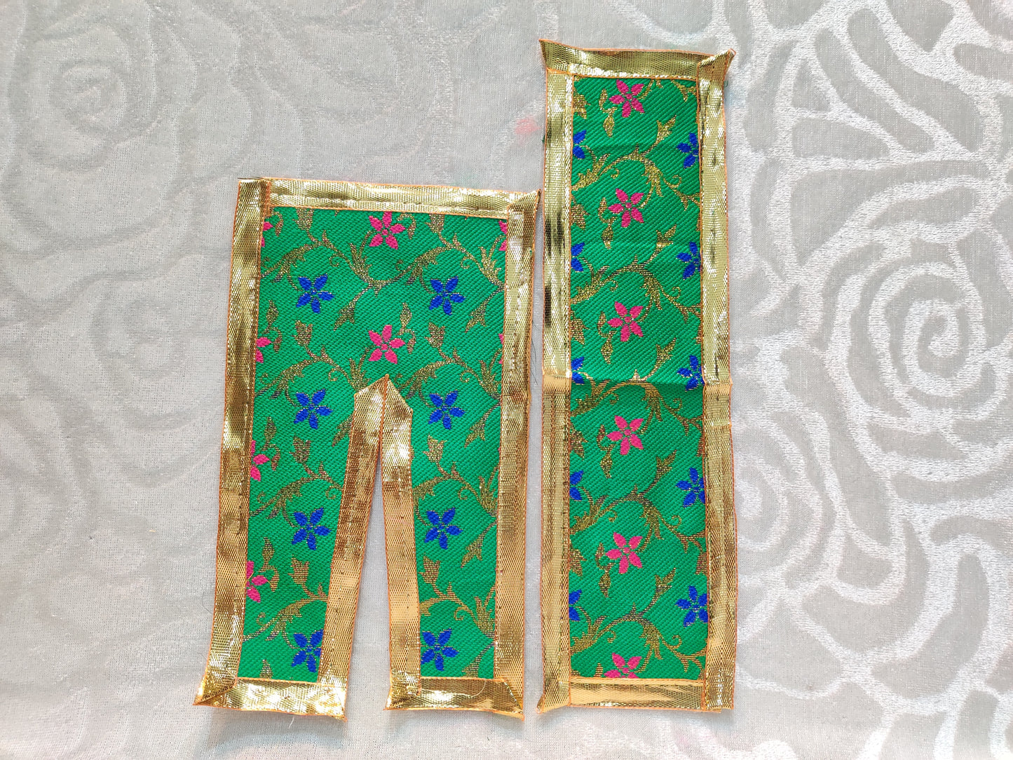 Zari Chira Odhani Vastra, Medium