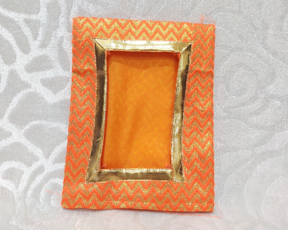 Medium Size Zari Lehariya Chitraji Vastra