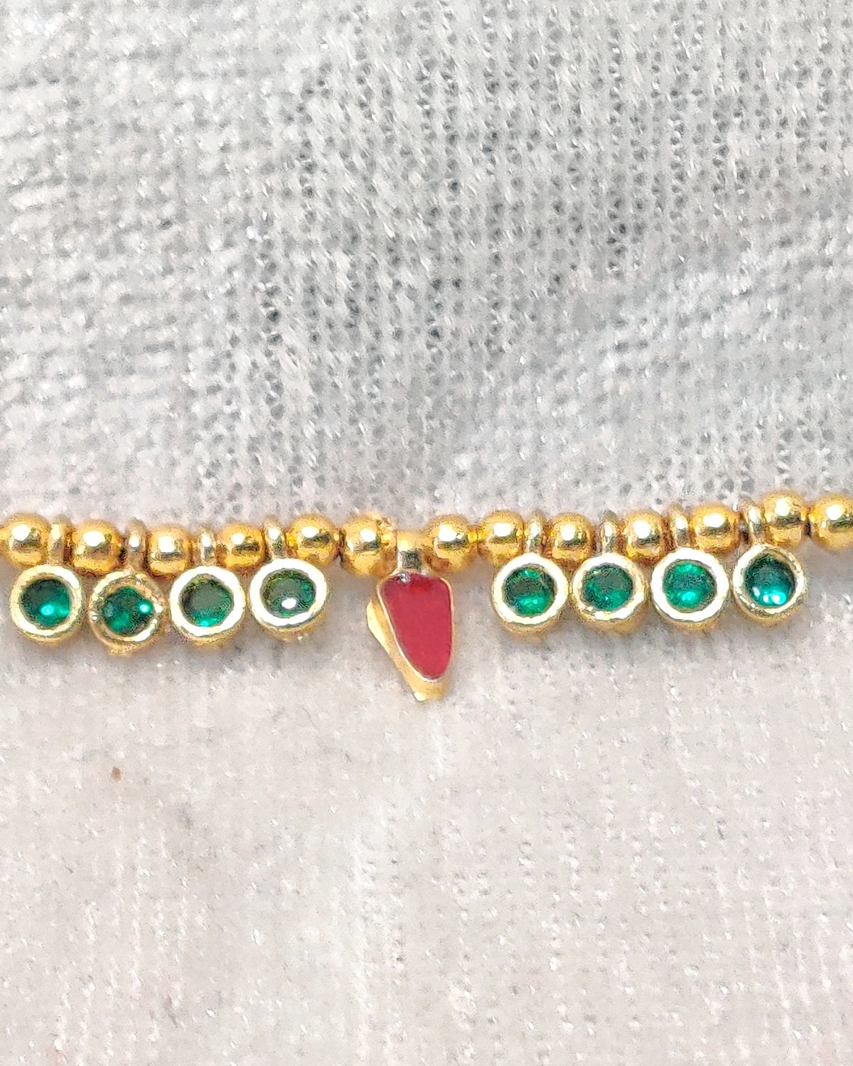 Golden Meenakari Alkawali , Medium