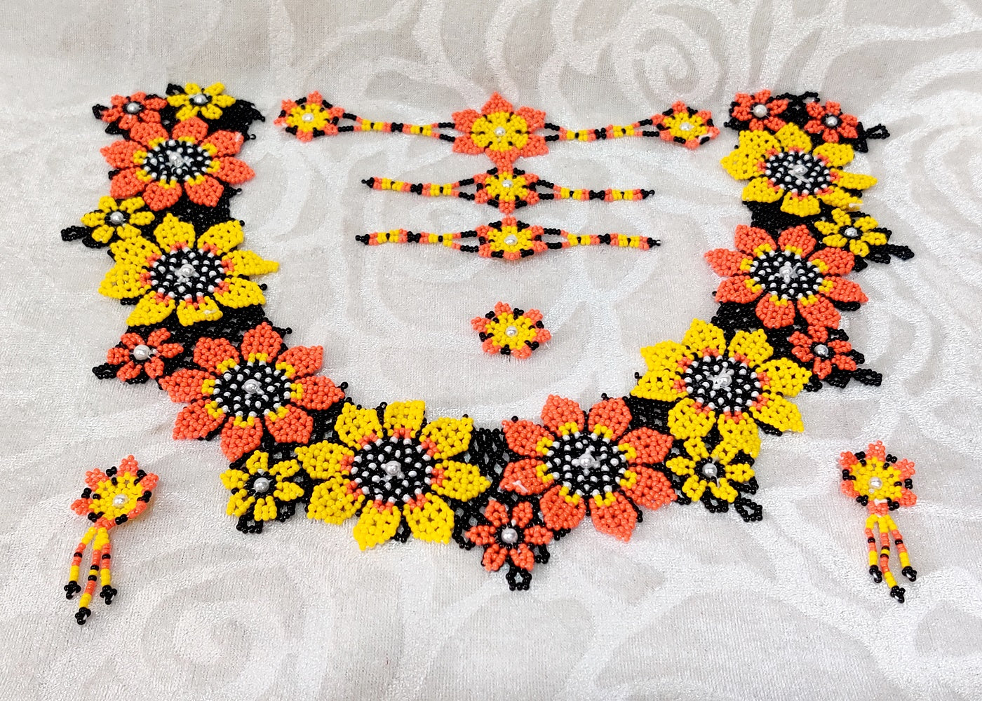 Flower Shape Barik Moti Gadijji Mala Full Set  (Black & Orange)