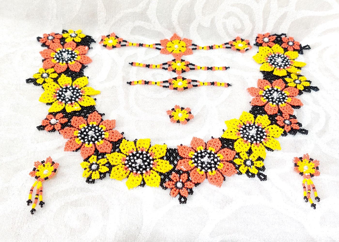 Flower Shape Barik Moti Gadijji Mala Full Set  (Black & Orange)