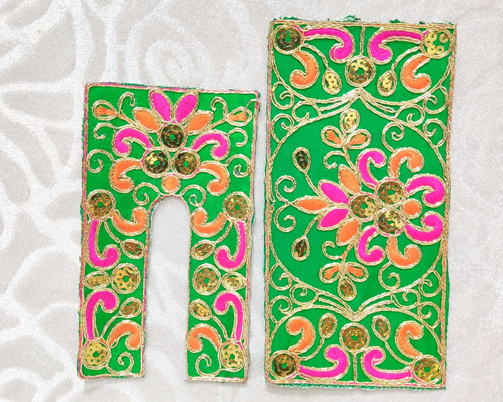 Medium Size Zari Chira Odhni Vastra