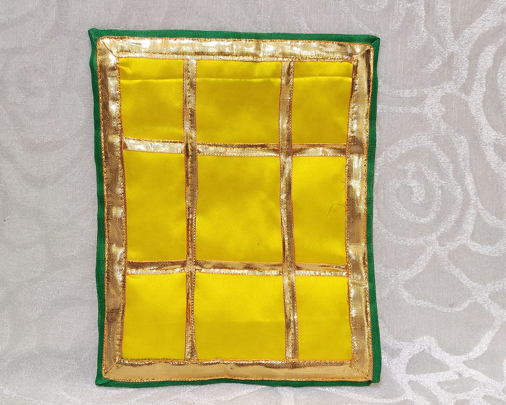 Satin Gadal Rajai , Medium