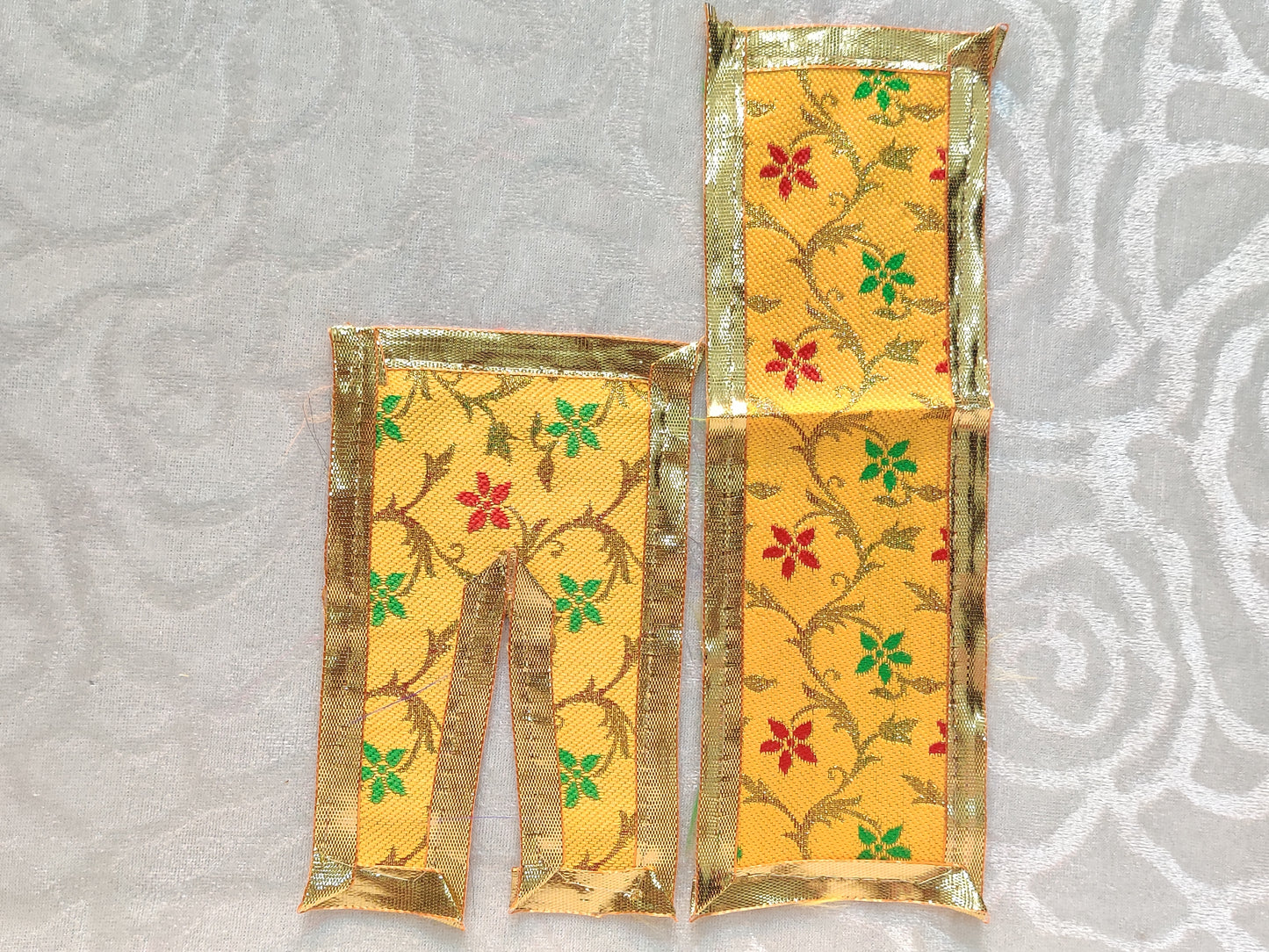Zari Chira Odhani Vastra, Medium