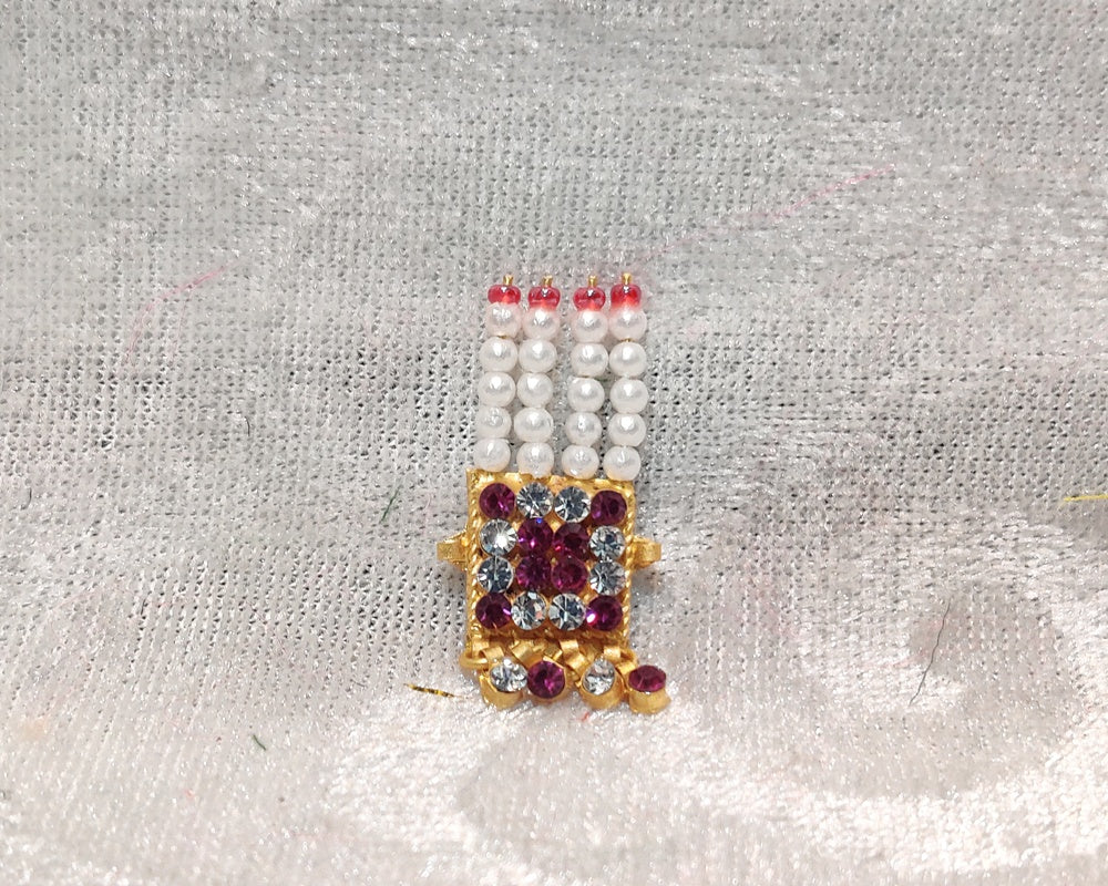 Diamond Sehra, Medium