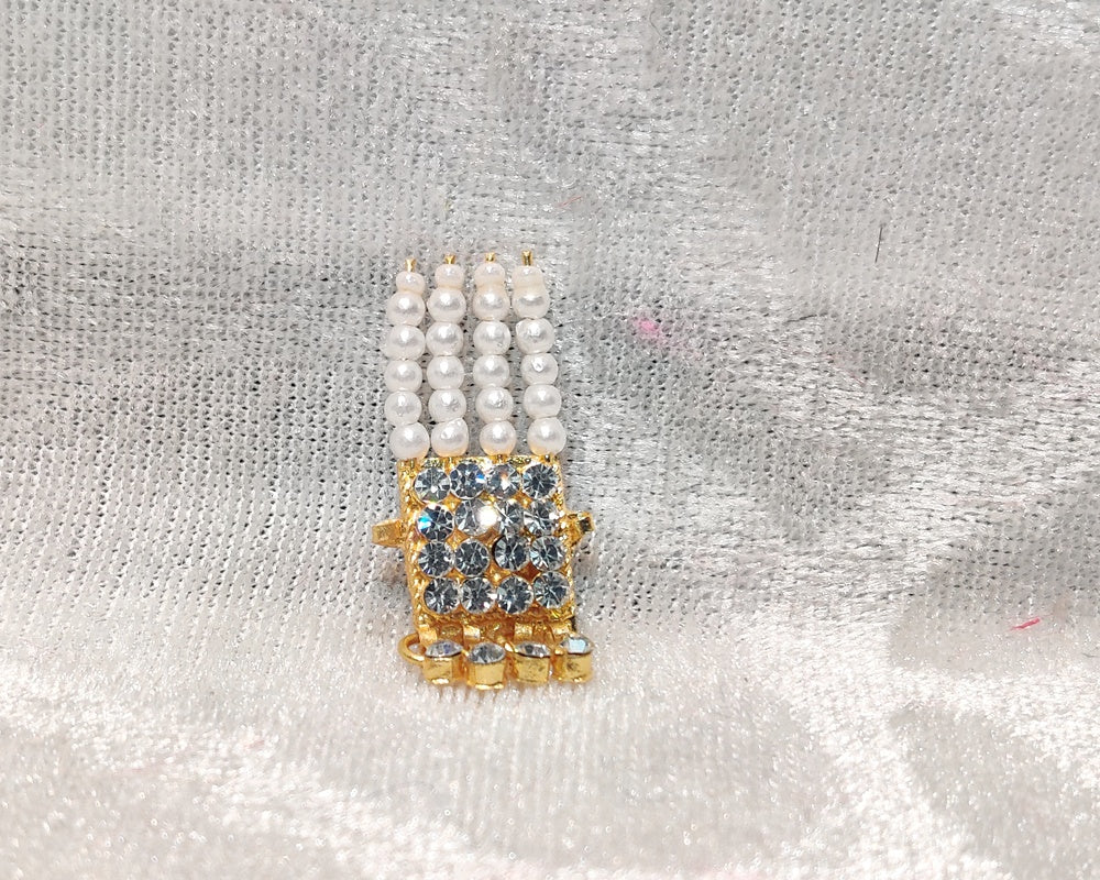 Diamond Sehra, Medium