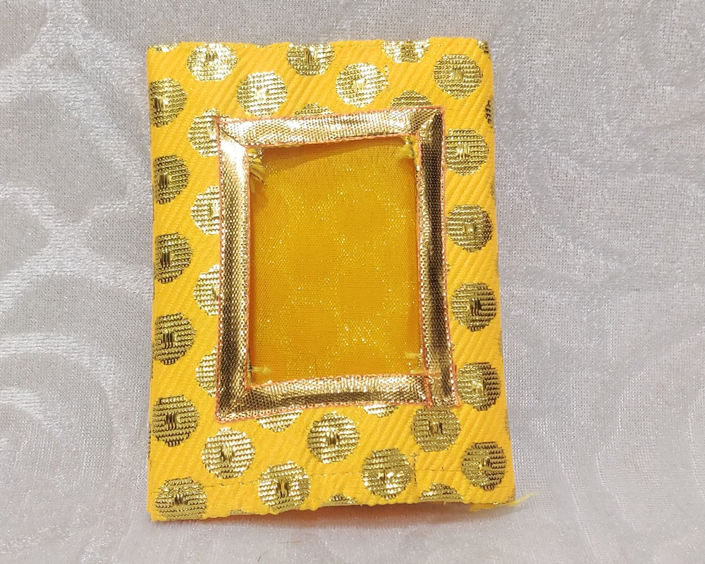 Medium Size Zari Lehariya Chitraji Vastra