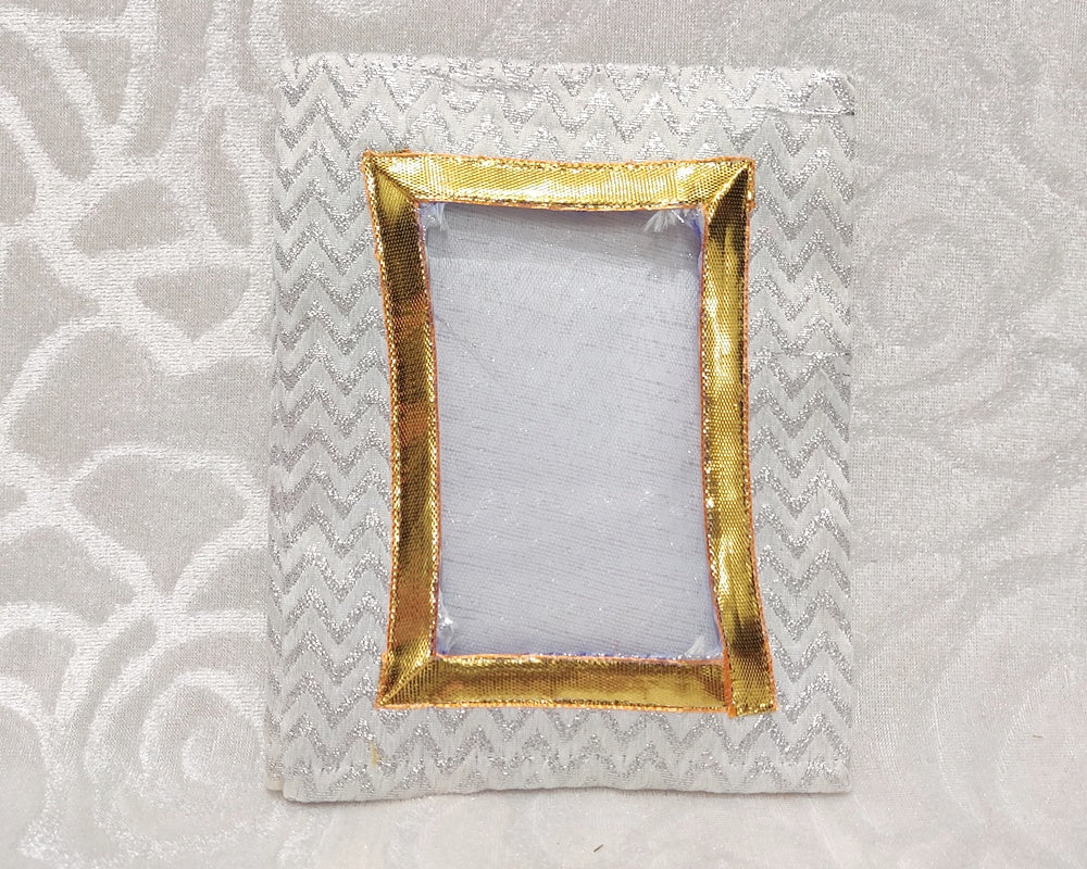 Medium Size Zari Lehariya Chitraji Vastra