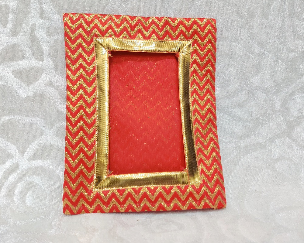 Medium Size Zari Lehariya Chitraji Vastra
