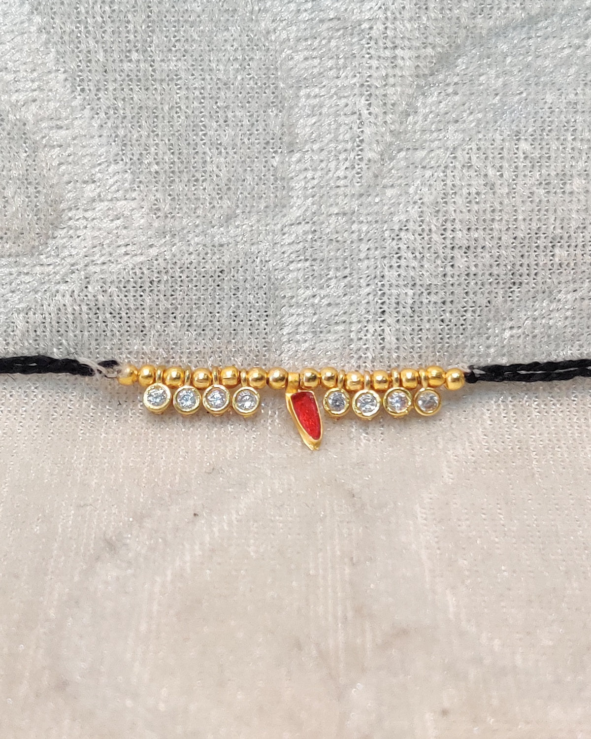 Golden Meenakari Alkawali , Medium