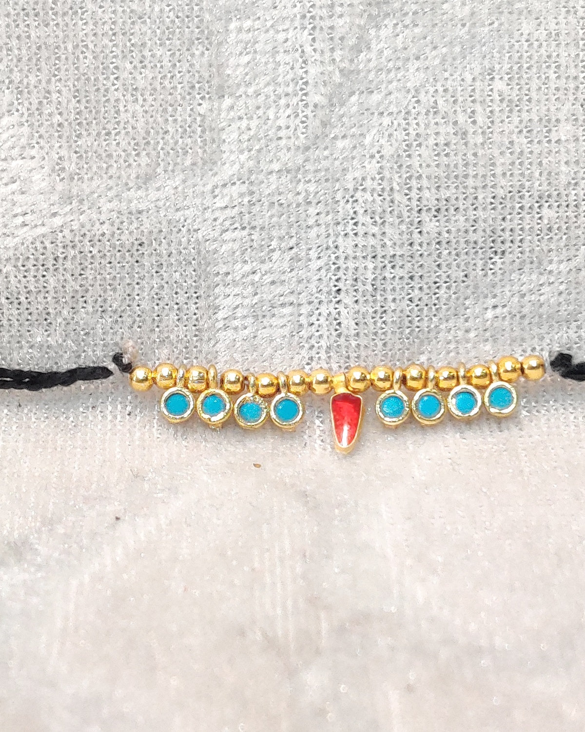 Golden Meenakari Alkawali , Medium