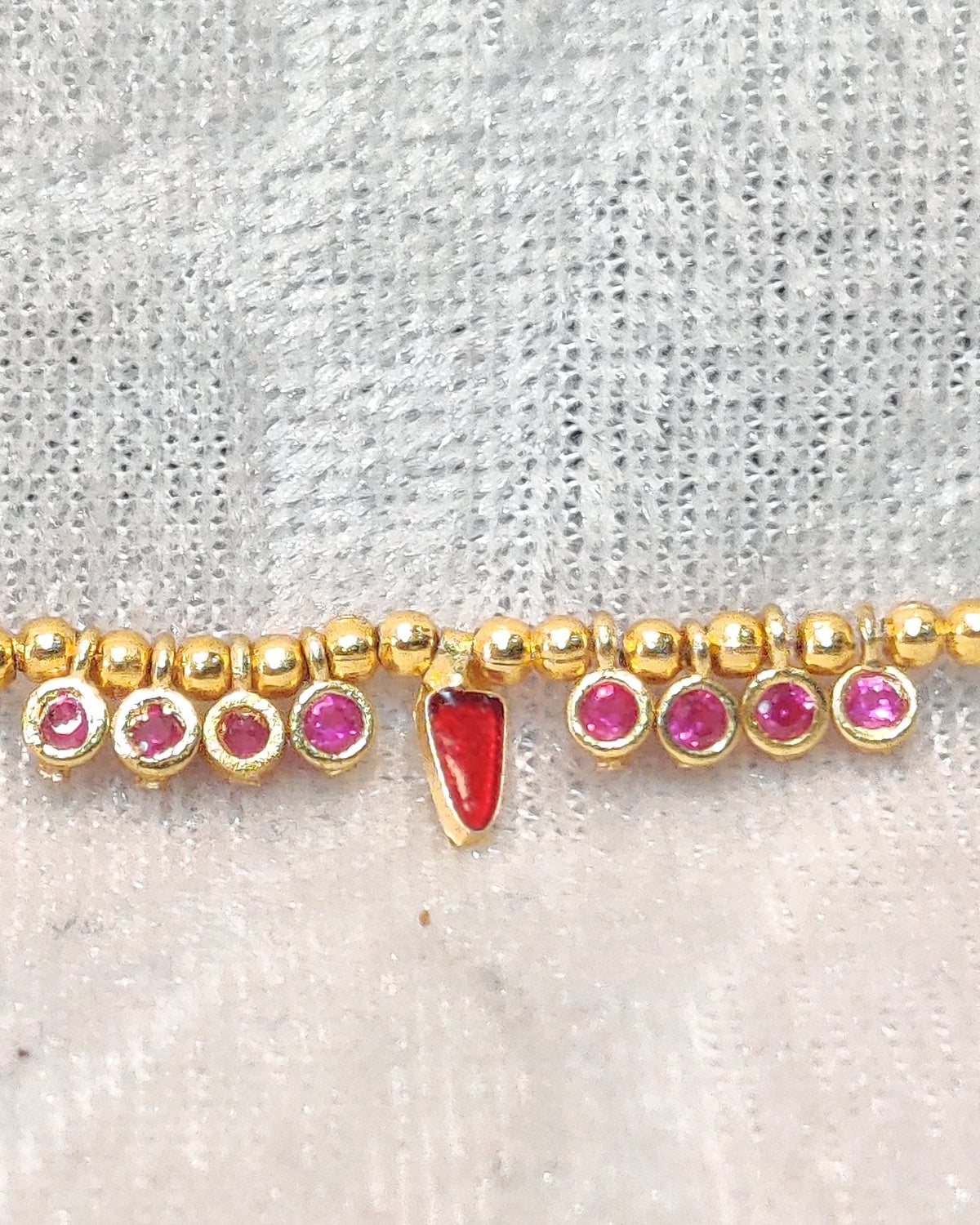 Golden Meenakari Alkawali , Medium