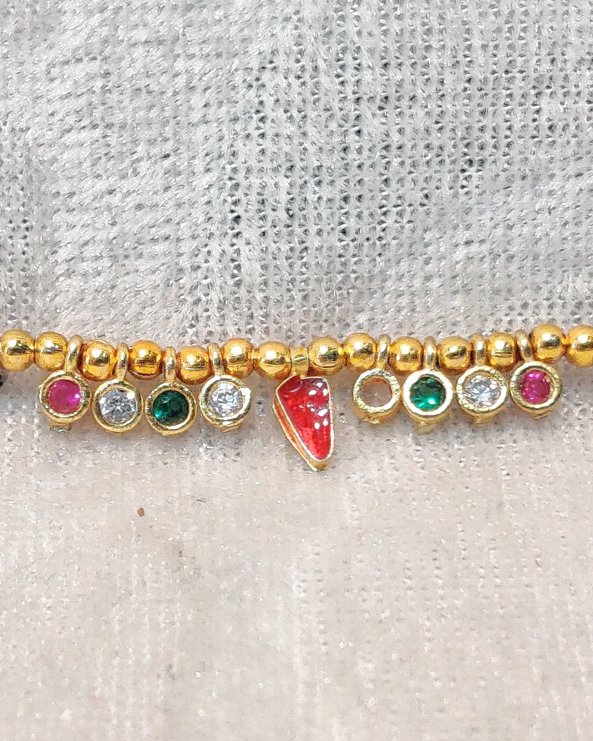 Golden Meenakari Alkawali , Medium