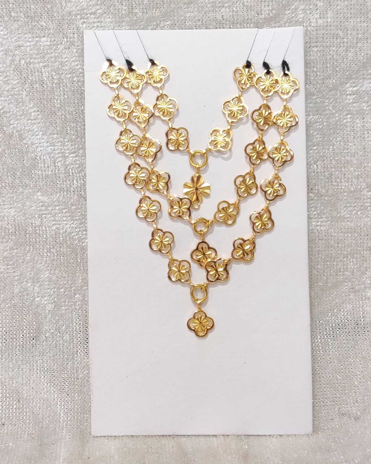 Golden Malaji , Medium